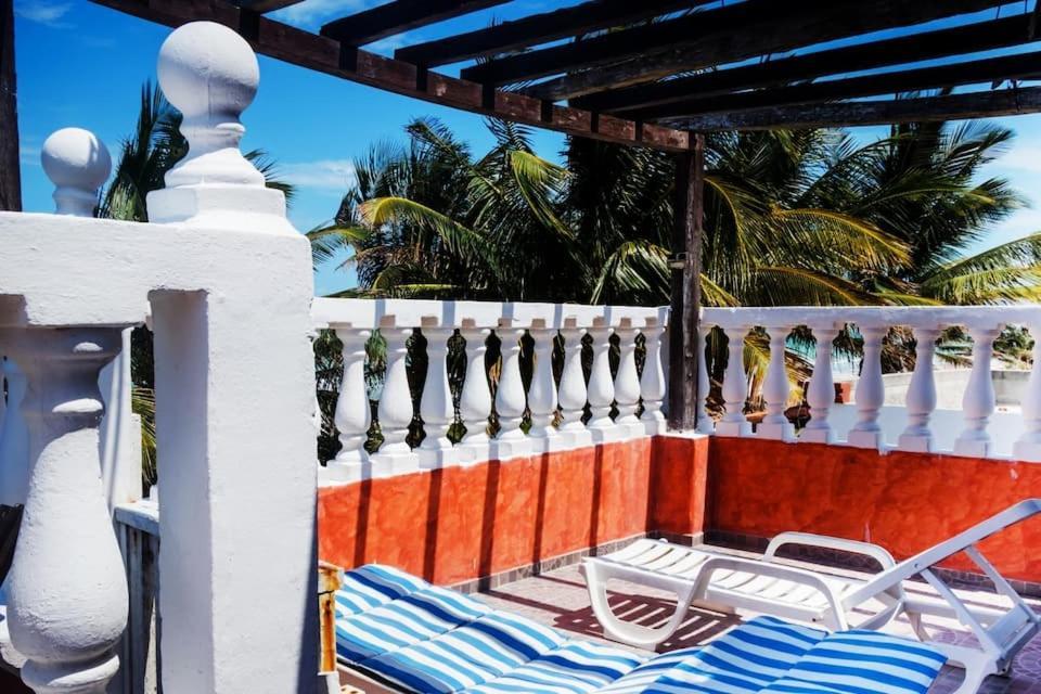 Beachfront Casa Maya Lodge Эль-Куйо Экстерьер фото